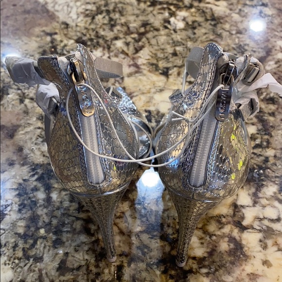 MACKIN J shoes - Picture 2 of 3